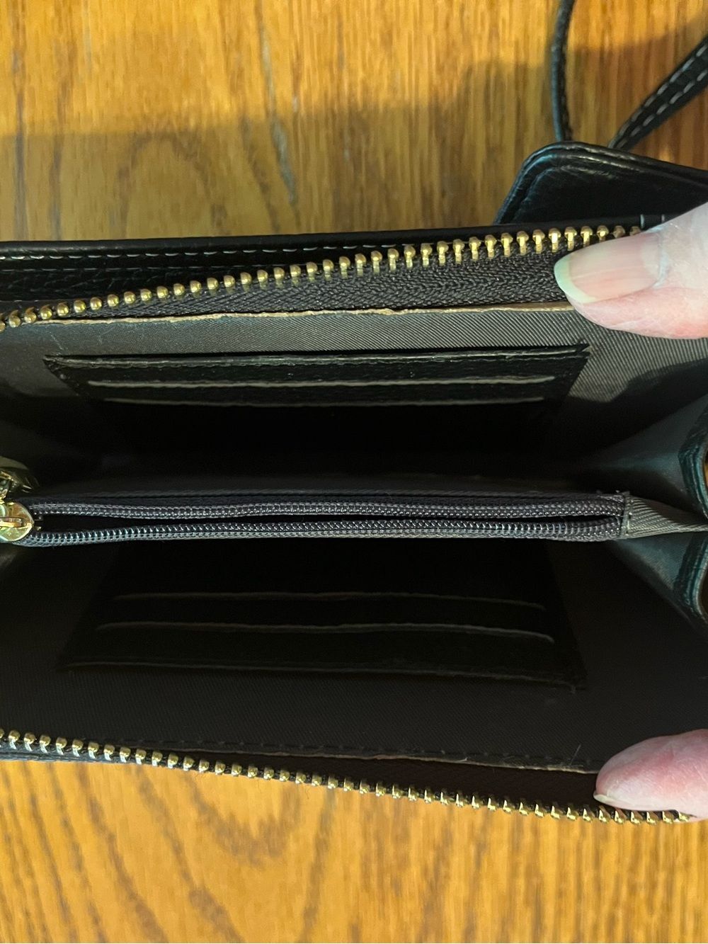 Compact Black Crossbody Bag with Contrast Stitching - Picture 6 of 12